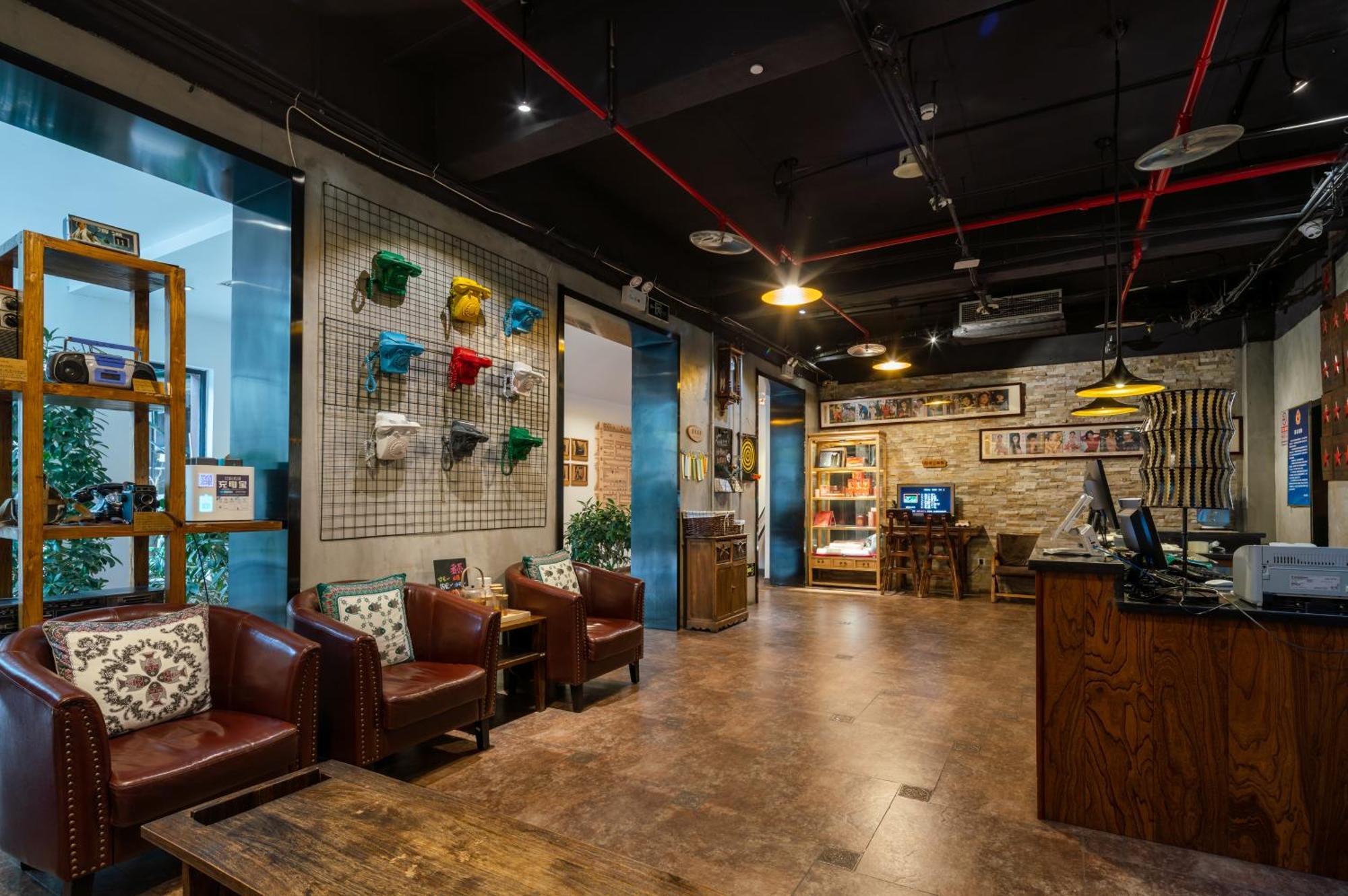Nost Algia Hotel - Near Beijing Yonghe Lama Temple, Ghost Street, Beihai Park, Jingshan Park, Drum Tower, Houhai Bar Street, Tian'Anmen Square, Located In Beijing Traditional Hutongs, 5 Minutes Away From Subway, Free Laundry Serive Экстерьер фото