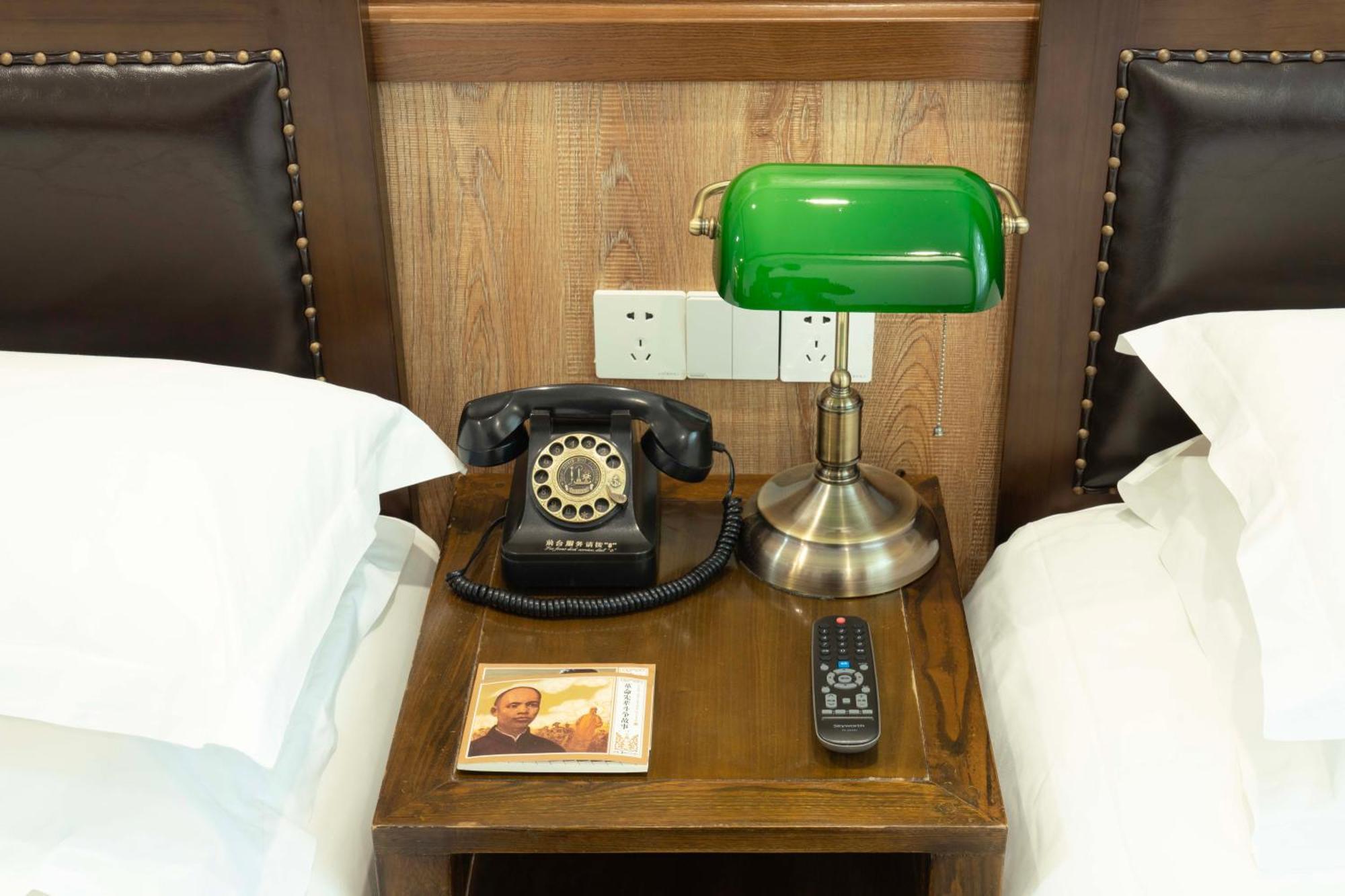 Nost Algia Hotel - Near Beijing Yonghe Lama Temple, Ghost Street, Beihai Park, Jingshan Park, Drum Tower, Houhai Bar Street, Tian'Anmen Square, Located In Beijing Traditional Hutongs, 5 Minutes Away From Subway, Free Laundry Serive Экстерьер фото
